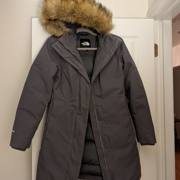 The North Face Women's Arctic Parka In Gray with Faux Fur Hood - Picture 1 of 11